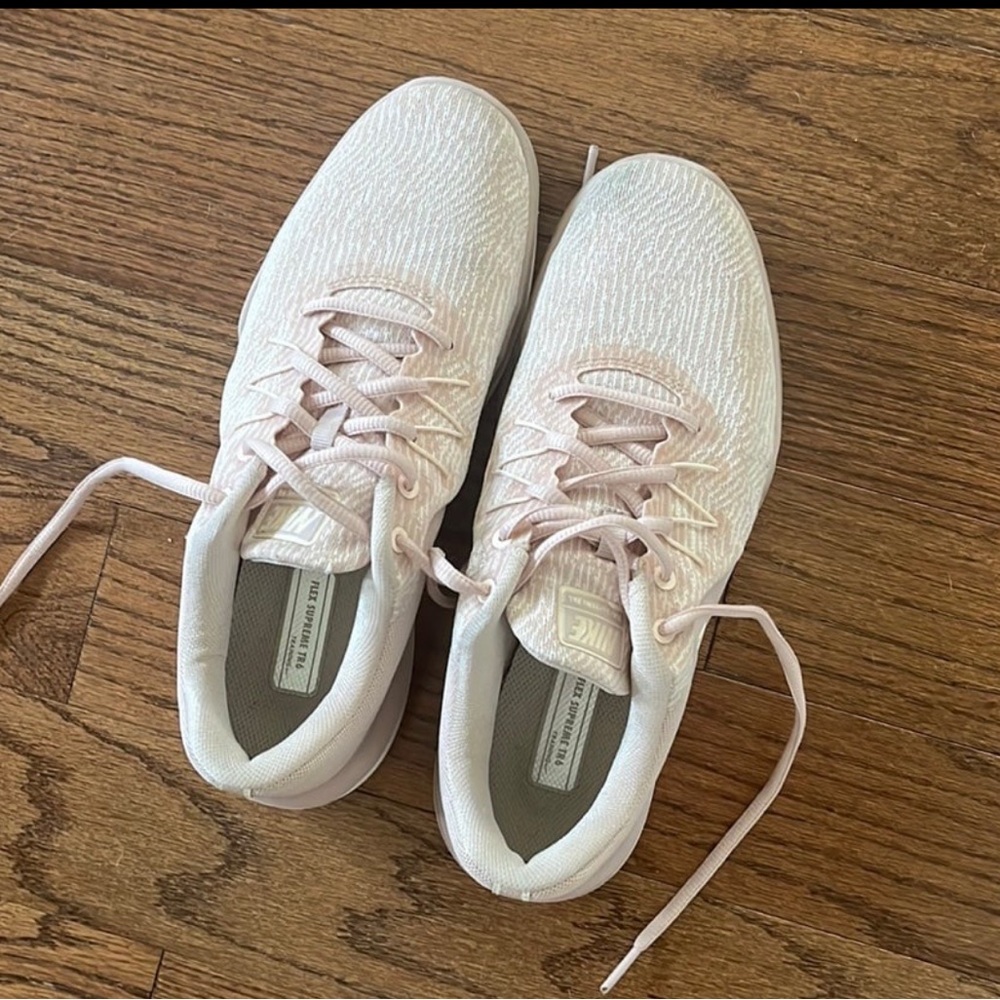Nike Tennis Shoes